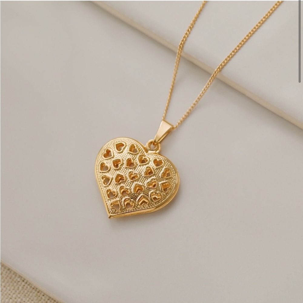 Heart Necklace | 18k Gold Filled - Picture 2 of 6